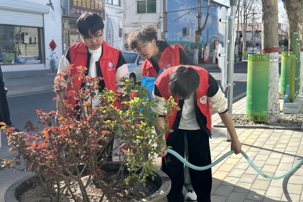 保定理工學(xué)院經(jīng)濟(jì)學(xué)院青年志愿者服務(wù)隊(duì)走進(jìn)東小莊村開展志愿服務(wù)活動(dòng)