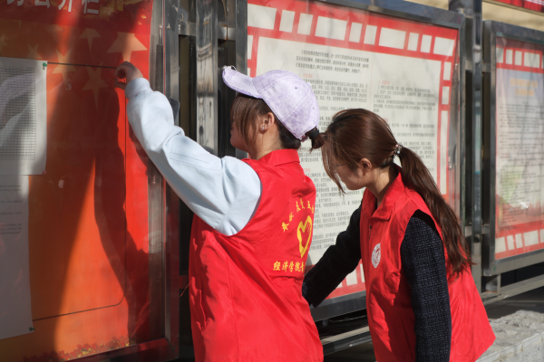 保定理工學(xué)院經(jīng)濟(jì)學(xué)院青年志愿者服務(wù)隊(duì)走進(jìn)東小莊村開展志愿服務(wù)活動(dòng)