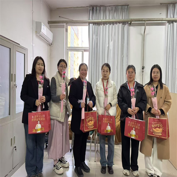 “聚巾幗風采，綻經(jīng)濟芳華”經(jīng)濟學(xué)院舉辦慶祝“三八”國際勞動婦女節(jié)活動