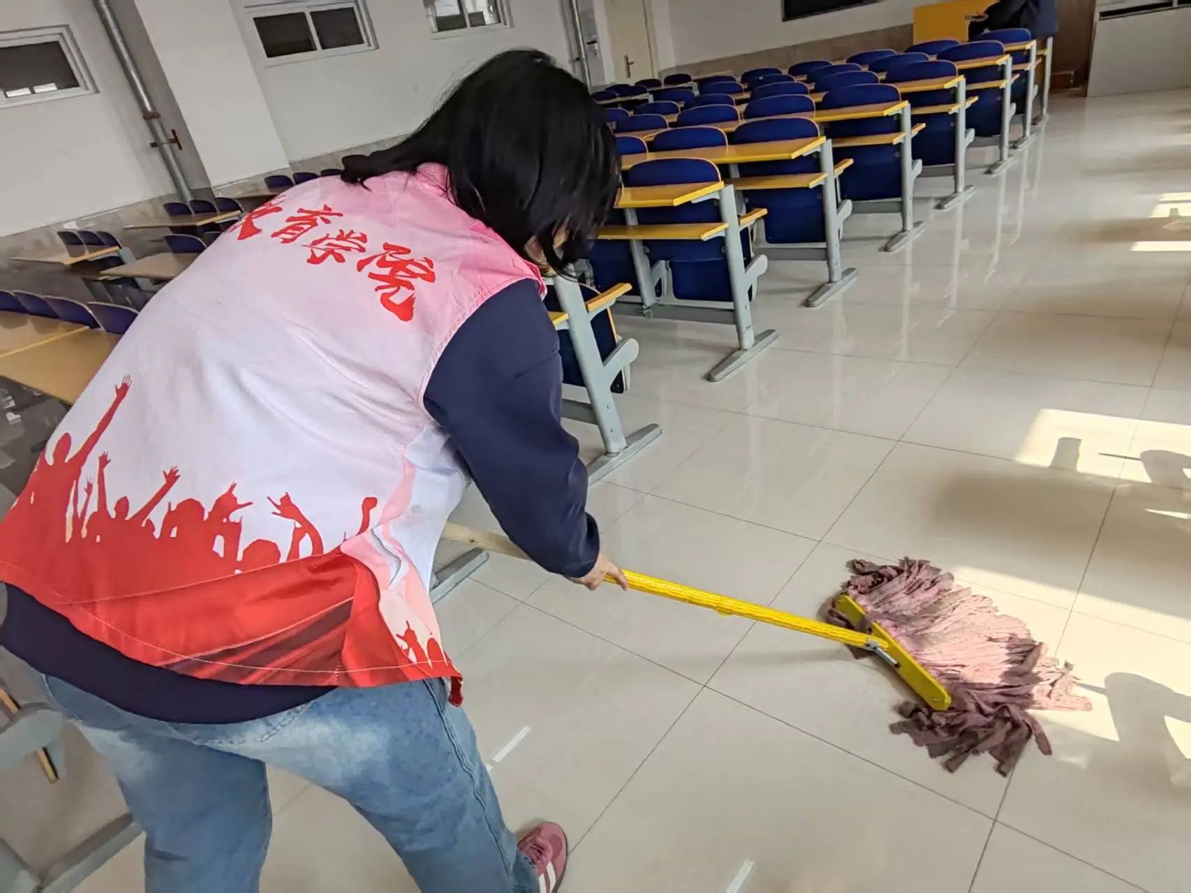 沐雷鋒之光，踐志愿之行