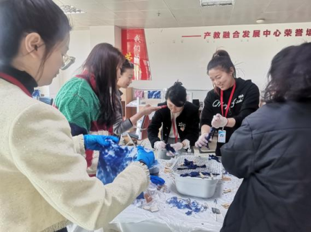 扎染啟新韻 傳承向未來 視覺傳達設計專業扎染教學活動成果豐碩