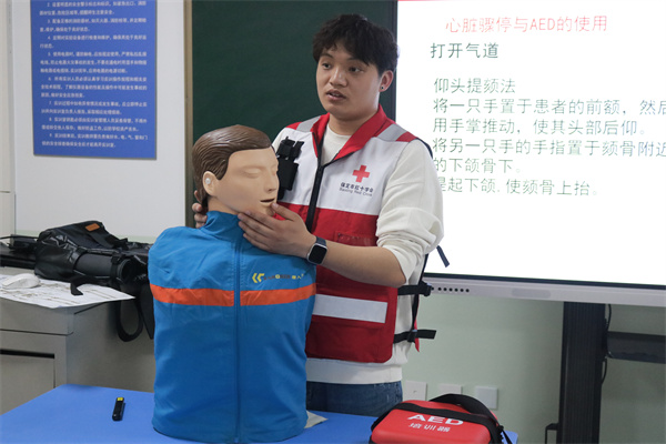 【急救賦能，護(hù)航賽道】保定理工學(xué)院經(jīng)濟(jì)學(xué)院2025保馬醫(yī)療保障專項(xiàng)技能培訓(xùn)會(huì)圓滿結(jié)束