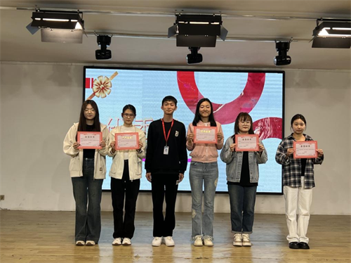 暖春尋微笑，暖心覓青春