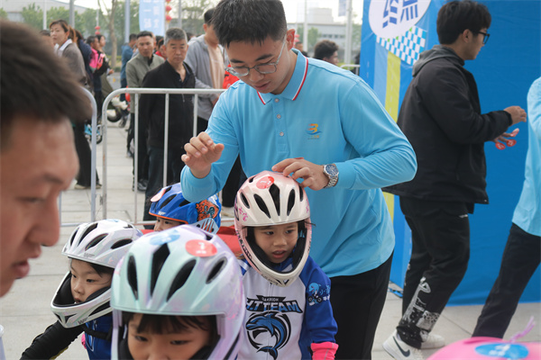 經濟學院志愿服務隊助力2025河北省賽事經濟暨戶外運動產業大會體育賽事活動