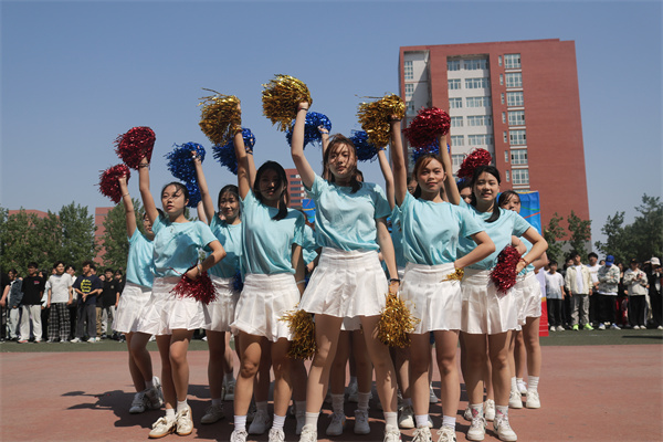 “康”體賦能展活力 “經”英逐夢共燃情——康復醫學院聯合經濟學院共同舉辦4*100M激情接力比賽