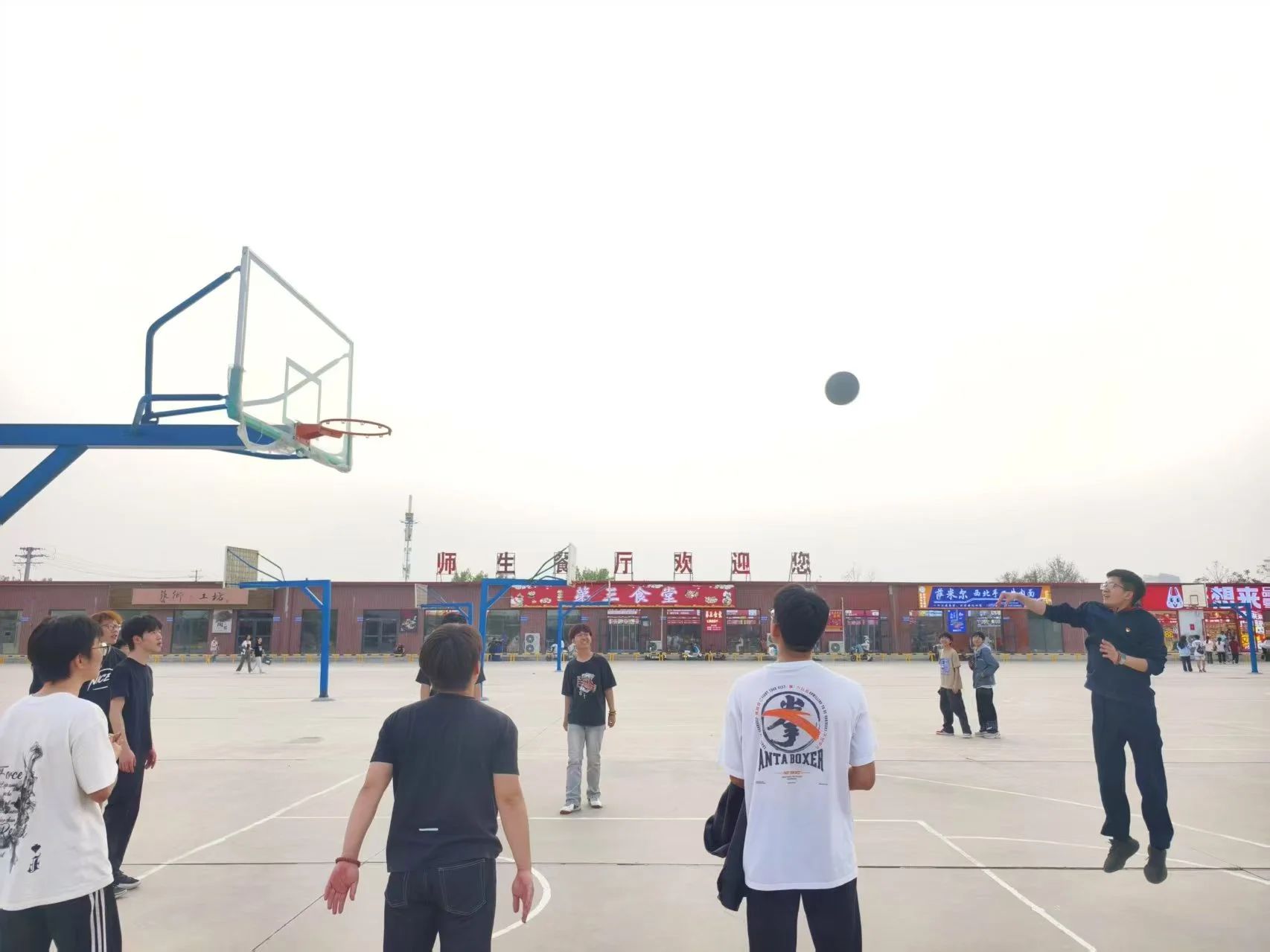 陽光體育展風采，活力校園向未來