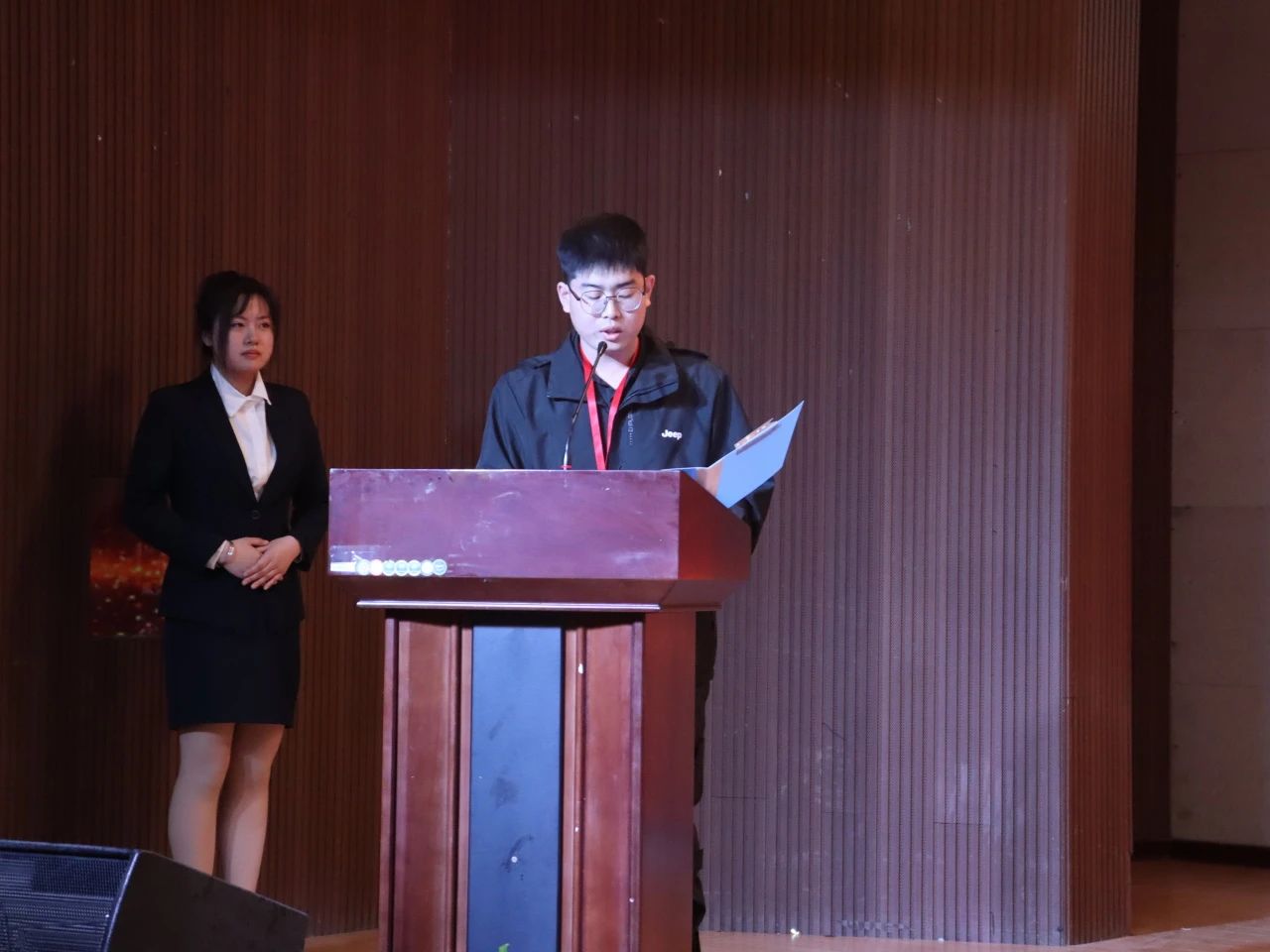 “崇德尚學(xué)揚(yáng)師道，鋒華正茂育新人”三月份教育學(xué)院表彰大會