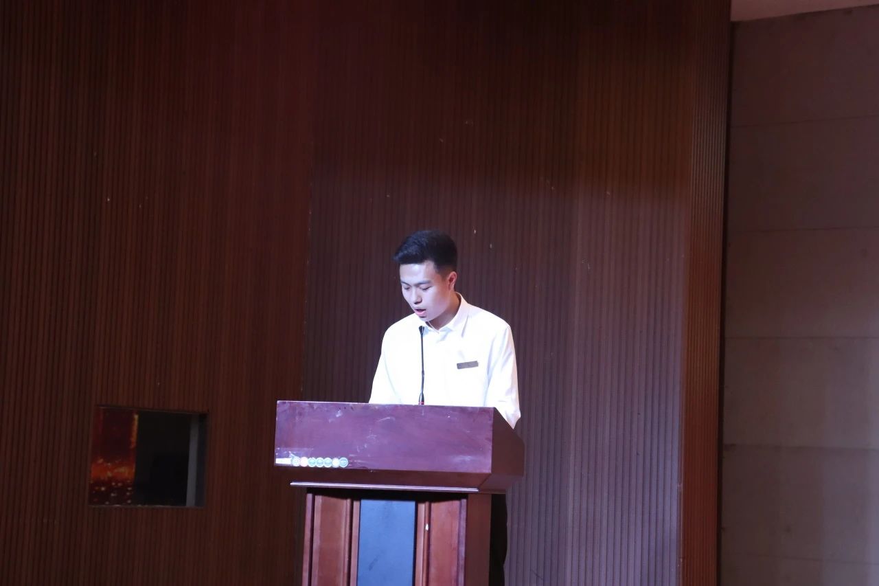 “崇德尚學(xué)揚(yáng)師道，鋒華正茂育新人”三月份教育學(xué)院表彰大會