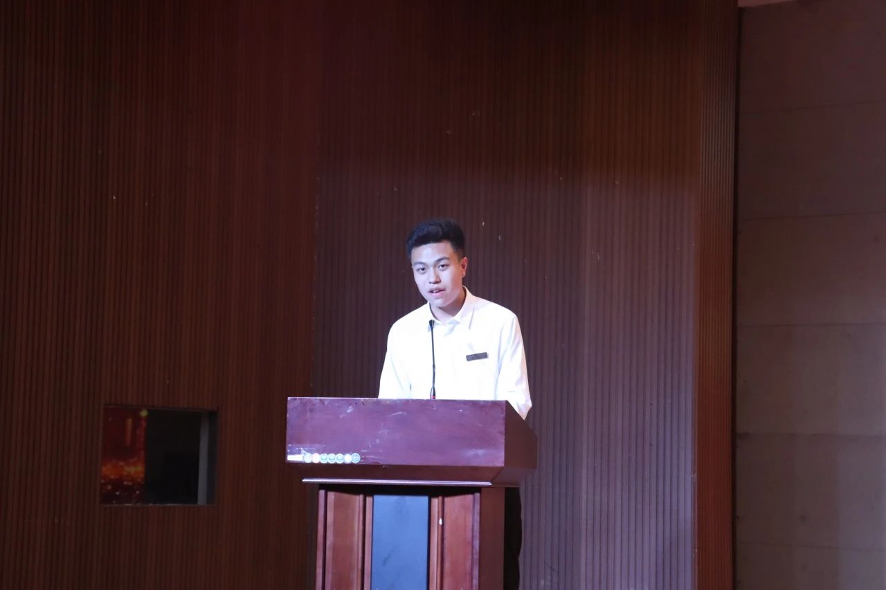 “崇德尚學(xué)揚(yáng)師道，鋒華正茂育新人”三月份教育學(xué)院表彰大會