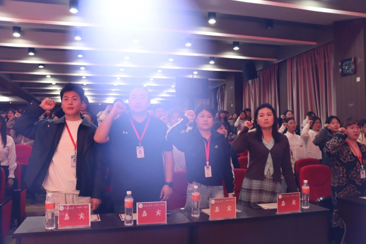 “崇德尚學(xué)揚(yáng)師道，鋒華正茂育新人”三月份教育學(xué)院表彰大會