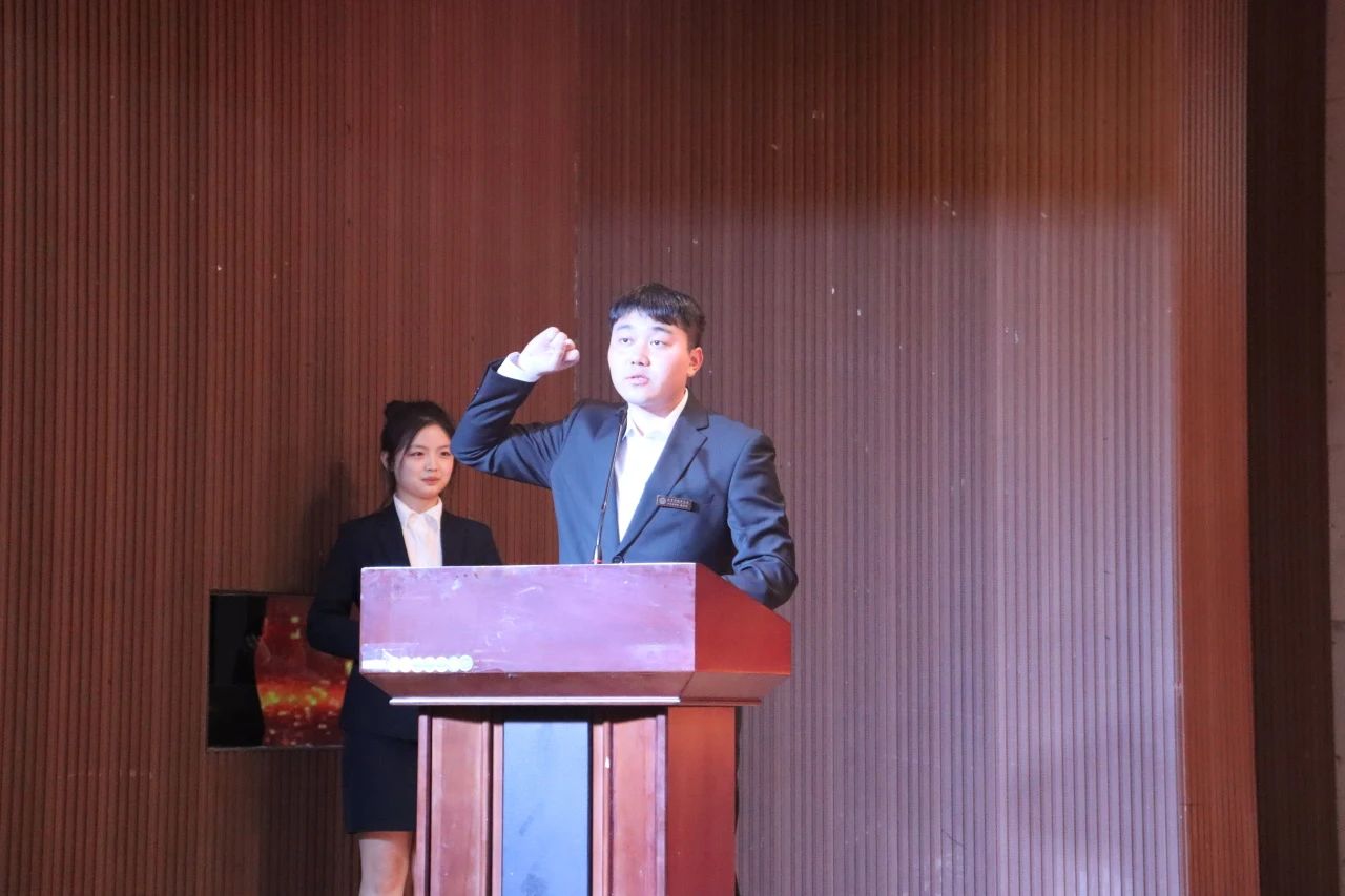 “崇德尚學(xué)揚(yáng)師道，鋒華正茂育新人”三月份教育學(xué)院表彰大會