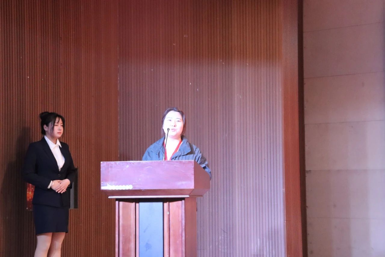 “崇德尚學(xué)揚(yáng)師道，鋒華正茂育新人”三月份教育學(xué)院表彰大會