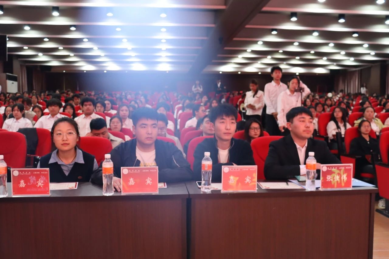 “崇德尚學揚師道，鋒華正茂育新人”三月份教育學院表彰大會