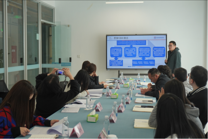 赴鄭州西亞斯學(xué)院教育學(xué)院調(diào)研交流