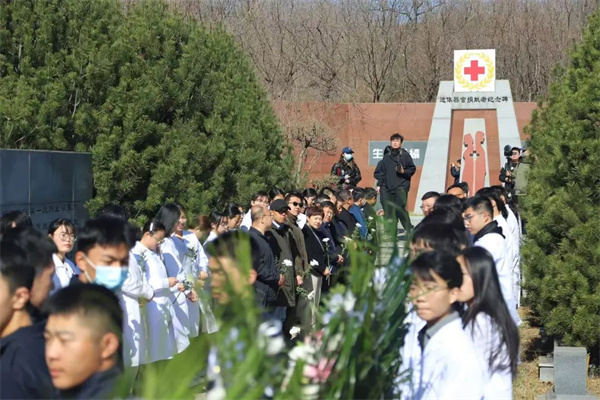 “禮敬捐獻?延續大愛”康復醫學院組織師生參加遺體器官捐獻緬懷紀念活動