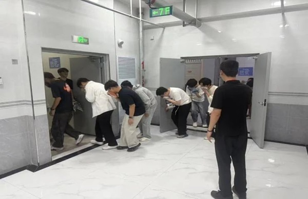 消防演練|保定理工學院|管理學院|生命至上，以練筑防