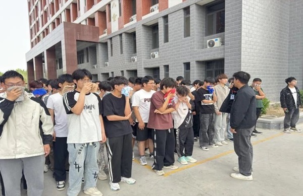 消防演練|保定理工學院|管理學院|生命至上，以練筑防