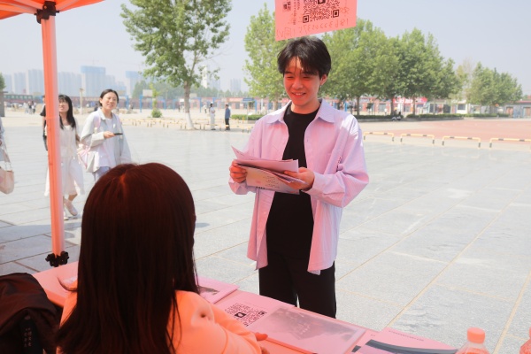 【精準賦能，職通未來】經濟學子踴躍參加2025屆春季線下雙選會