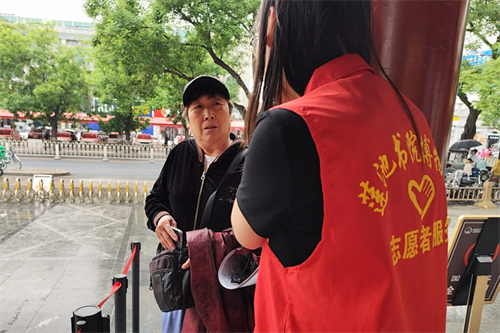 外國語學(xué)院學(xué)子五一志愿活動：傳遞文化薪火，彰顯青春擔(dān)當(dāng)