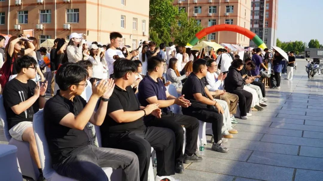 青春校園|“文”彩飛揚，“創”意無限！保定理工學院文創市集圓滿收官