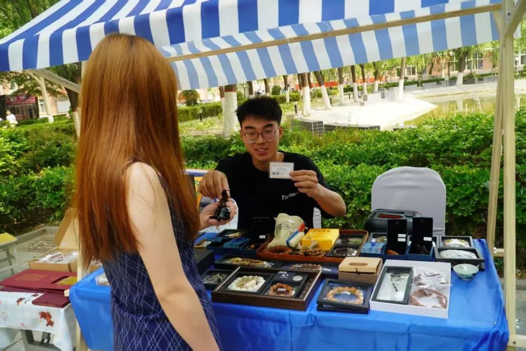 青春校園|“文”彩飛揚，“創”意無限！保定理工學院文創市集圓滿收官