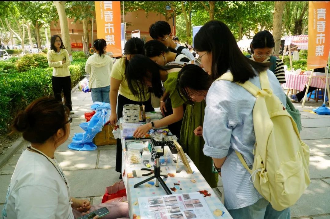 青春校園|“文”彩飛揚，“創”意無限！保定理工學院文創市集圓滿收官