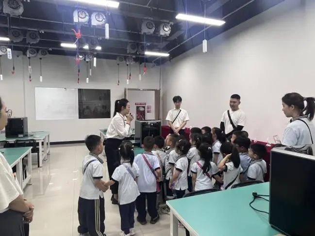 保定理工學院||教育學院||童心探學府，萌趣啟新程——史莊實驗幼兒園走進保定理工學院參觀研學