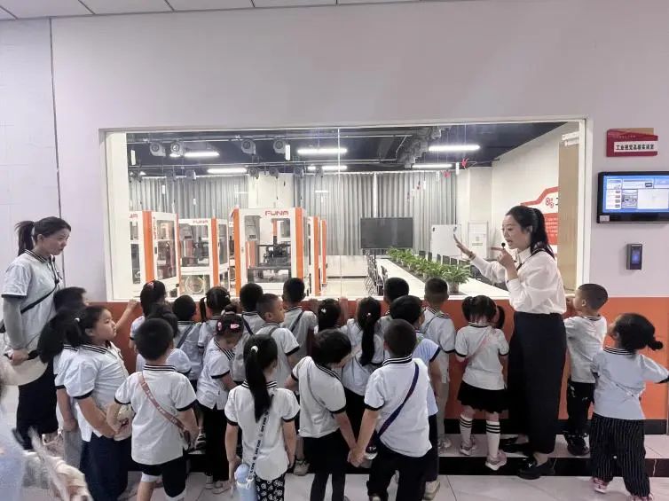 保定理工學院||教育學院||童心探學府，萌趣啟新程——史莊實驗幼兒園走進保定理工學院參觀研學