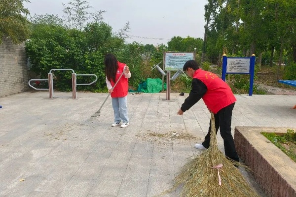 綠蔭清掃護家園 青春志愿暖東莊——康復醫學院志愿者赴東小莊村進行志愿服務清掃活動