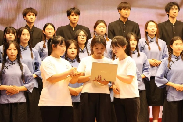 保定理工學(xué)院2025年“青春力量·經(jīng)典傳承”馬列經(jīng)典誦讀大賽圓滿落幕