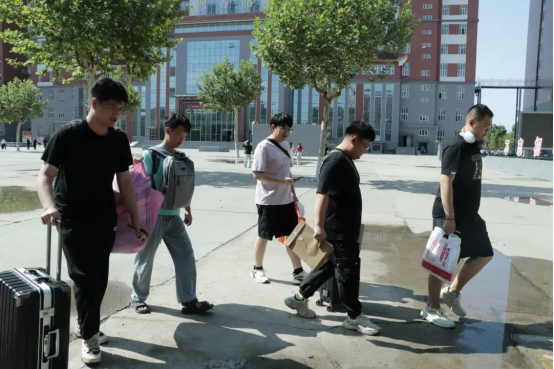 在告別中 邁向新程 ——25屆畢業生正式離校