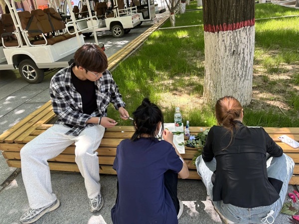 體驗式教育|保定理工學院|管理學院|創意勞動課助力無煙校園與文明出行建設