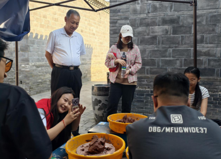 保定理工學(xué)院|淮軍公所 “泥的療愈”非遺陶藝體驗(yàn)活動(dòng) 市民樂(lè)享五一文化假期