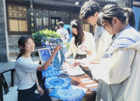 非遺技藝煥新彩 扎染藝術綻古城