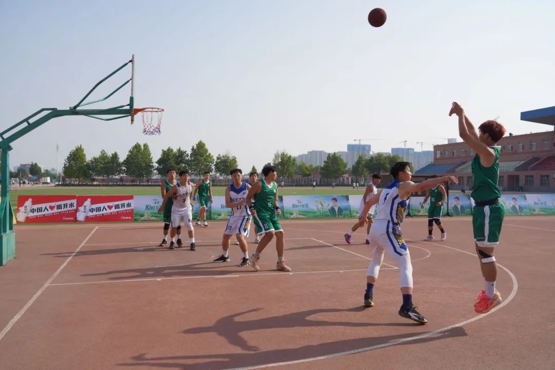 我校男籃凱歌高奏 功成志酬