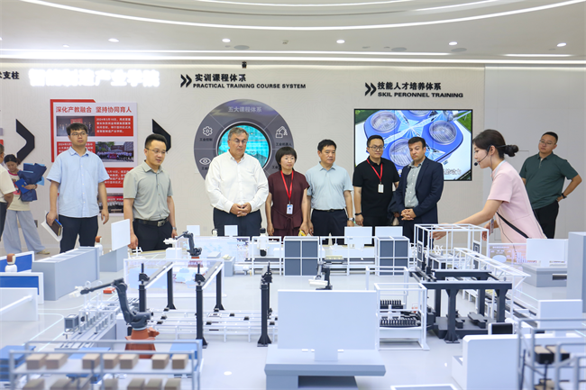 塞浦路斯那波勒斯大學校長一行再度訪問保定理工學院