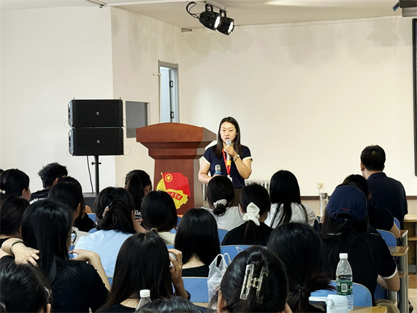 經濟學院2026屆國際經濟與貿易專業(yè)畢業(yè)論文動員大會順利召開