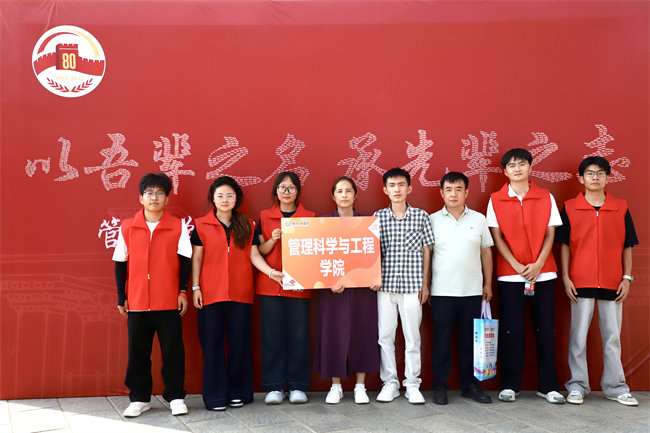 保定理工學院：以迎新之序承紅色之魂 以青春之力迎閱兵之禮