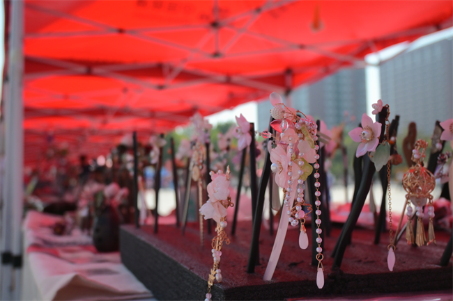 傳承非遺文脈 厚植文化自信 ——保定理工學院開展“非遺進校園”活動