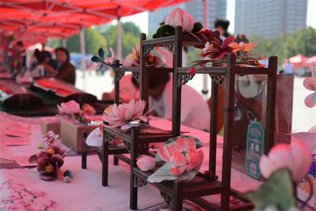 傳承非遺文脈 厚植文化自信 ——保定理工學院開展“非遺進校園”活動