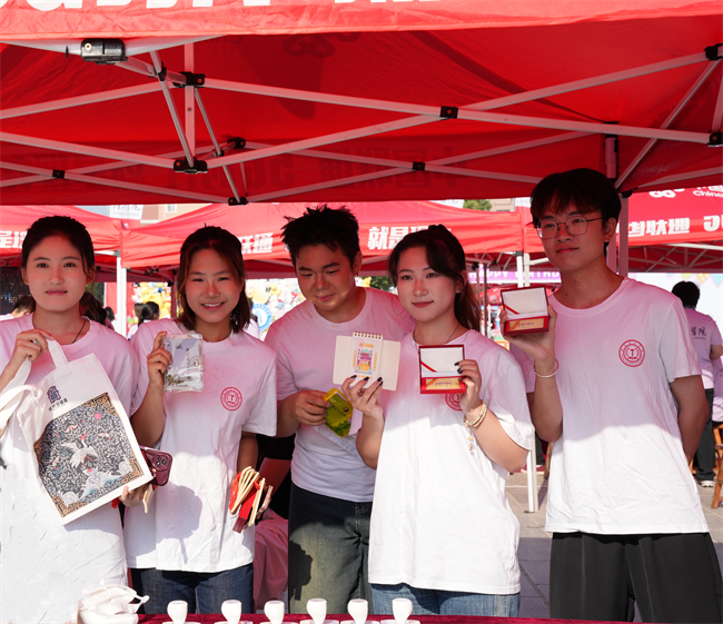 傳承非遺文脈 厚植文化自信 ——保定理工學院開展“非遺進校園”活動