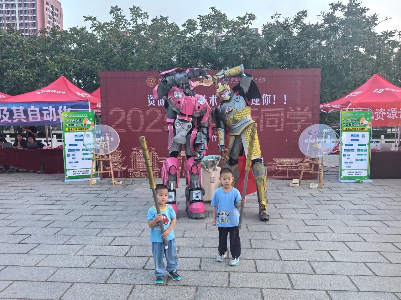 萌趣角色齊上陣 暖心迎接新同學