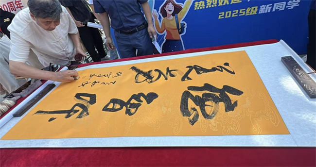 紅色文化浸潤校園 革命精神照亮新征程——保定理工學(xué)院隆重舉辦紀(jì)念抗戰(zhàn)勝利80周年主題展覽活動