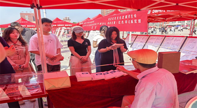 紅色文化浸潤校園 革命精神照亮新征程——保定理工學(xué)院隆重舉辦紀(jì)念抗戰(zhàn)勝利80周年主題展覽活動