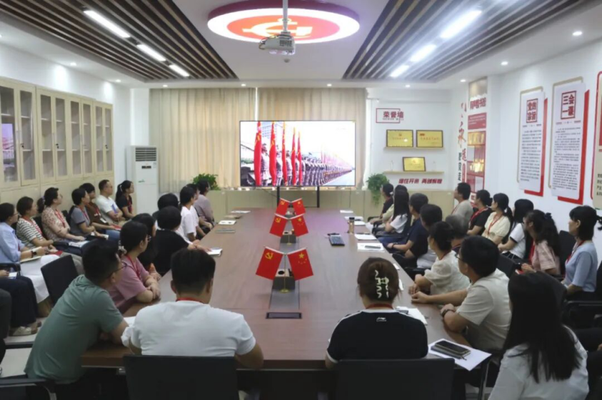 銘記歷史 砥礪前行——保定理工學院黨委組織廣大師生觀看抗戰(zhàn)勝利80周年閱兵儀式