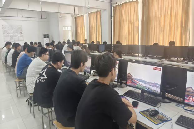 【熱血觀閱兵，奮進鑒初心】信息科學與工程學院全體師生共賞閱兵儀式，厚植愛國情懷