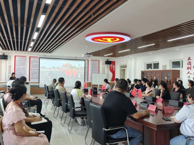 【熱血觀閱兵，奮進鑒初心】信息科學與工程學院全體師生共賞閱兵儀式，厚植愛國情懷