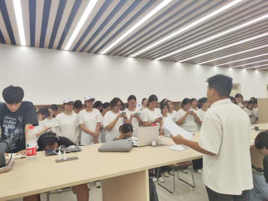 保定理工學(xué)院圖書館順利開展2025級新生入館教育活動(dòng)