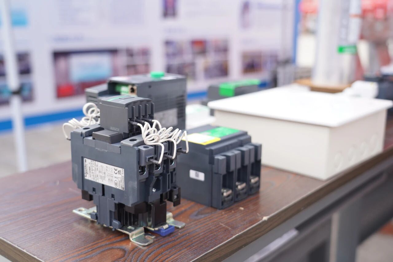 校企合作--施耐德電氣有限公司