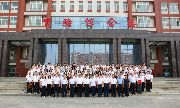 以教育家精神鑄魂強師 譜寫教育強國建設華章——保定理工學院召開2025年教師節表彰大會暨新入職教師宣誓儀式